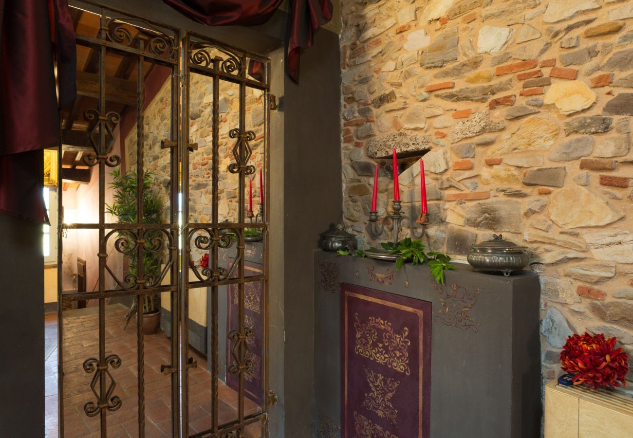 别墅 在 Capannori - LA DIMORA DEI CONTI: Indulge in a Country Farmhouse Apartment with Jacuzzi Facing the Town! 别墅 在 Capannori - LA DIMORA DEI CONTI: Indulge in a Country Farmhouse Apartment with Jacuzzi Facing the Town!