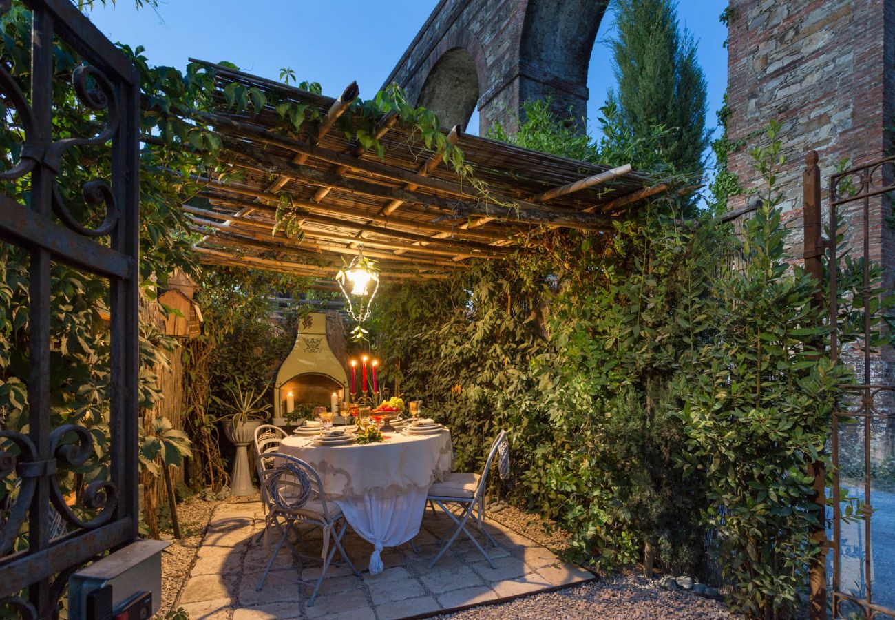 别墅 在 Capannori - LA DIMORA DEI CONTI: Indulge in a Country Farmhouse Apartment with Jacuzzi Facing the Town! 别墅 在 Capannori - LA DIMORA DEI CONTI: Indulge in a Country Farmhouse Apartment with Jacuzzi Facing the Town!