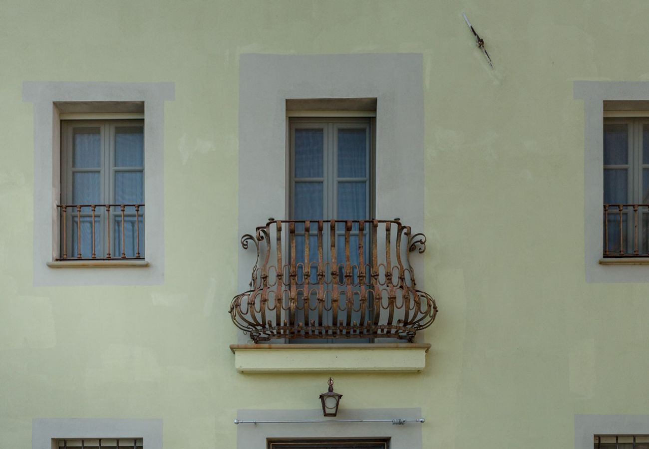 别墅 在 Capannori - LA DIMORA DEI CONTI: Indulge in a Country Farmhouse Apartment with Jacuzzi Facing the Town! 别墅 在 Capannori - LA DIMORA DEI CONTI: Indulge in a Country Farmhouse Apartment with Jacuzzi Facing the Town!