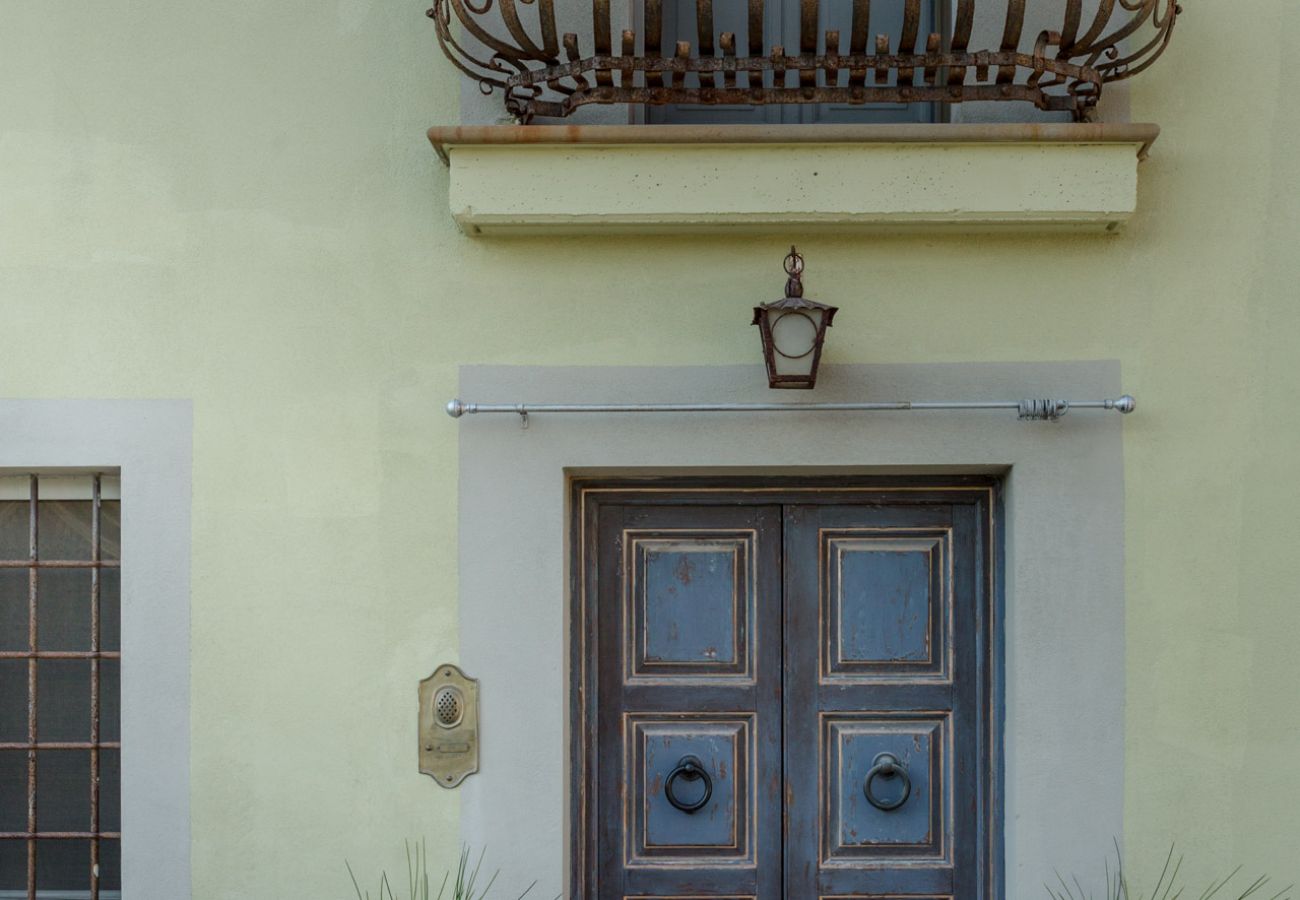 别墅 在 Capannori - LA DIMORA DEI CONTI: Indulge in a Country Farmhouse Apartment with Jacuzzi Facing the Town! 别墅 在 Capannori - LA DIMORA DEI CONTI: Indulge in a Country Farmhouse Apartment with Jacuzzi Facing the Town!