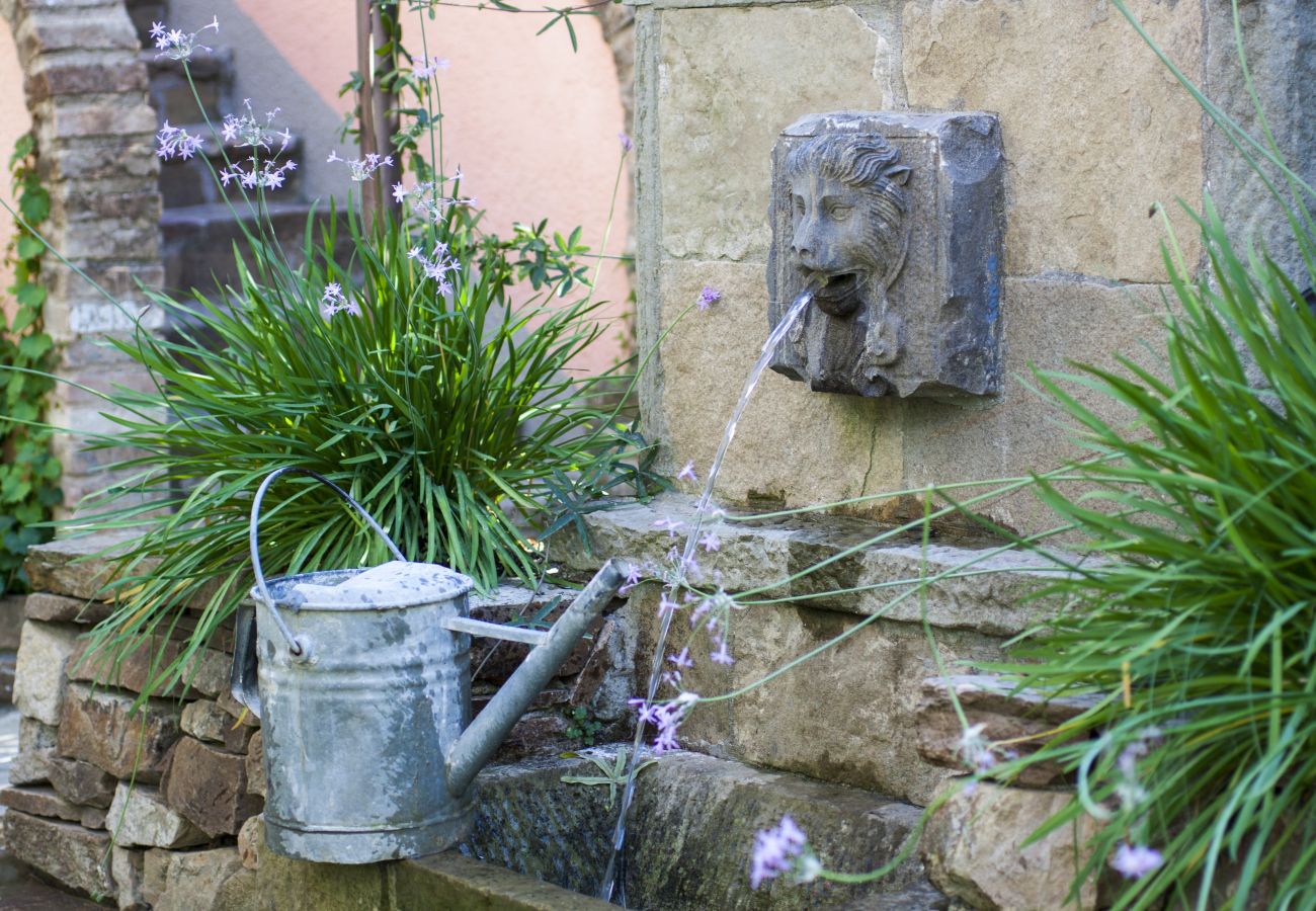 别墅 在 Capannori - LA DIMORA DEI CONTI: Indulge in a Country Farmhouse Apartment with Jacuzzi Facing the Town! 别墅 在 Capannori - LA DIMORA DEI CONTI: Indulge in a Country Farmhouse Apartment with Jacuzzi Facing the Town!