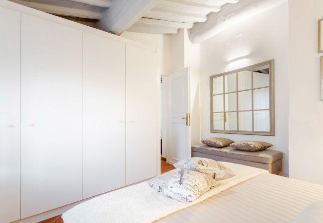 公寓 在 Lucca - A Toproof Penthouse Apartment with Elevator and Private Garden Inside the Walls 公寓 在 Lucca - A Toproof Penthouse Apartment with Elevator and Private Garden Inside the Walls