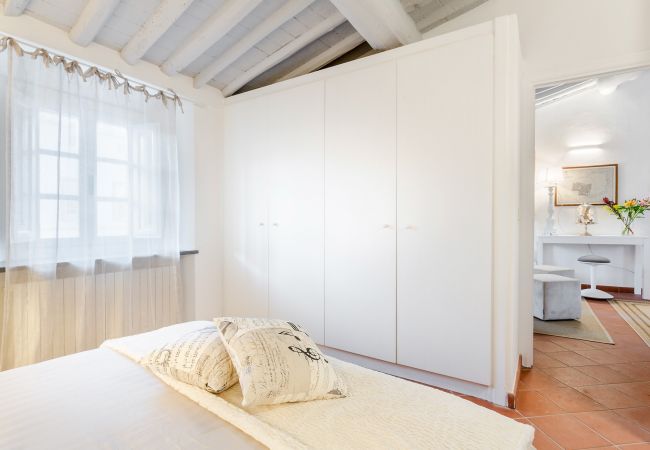 公寓 在 Lucca - A Toproof Penthouse Apartment with Elevator and Private Garden Inside the Walls 公寓 在 Lucca - A Toproof Penthouse Apartment with Elevator and Private Garden Inside the Walls