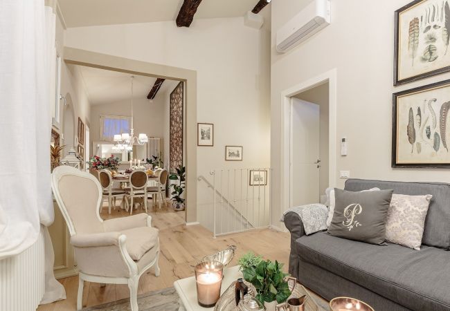 公寓 在 Lucca - CASA UCCELLINI Apartment with a Romantic Terrace 公寓 在 Lucca - CASA UCCELLINI Apartment with a Romantic Terrace