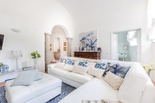 公寓 在 Lucca - Spacious Ground Floor Apartment with Private Garden Inside the Walls of Lucca