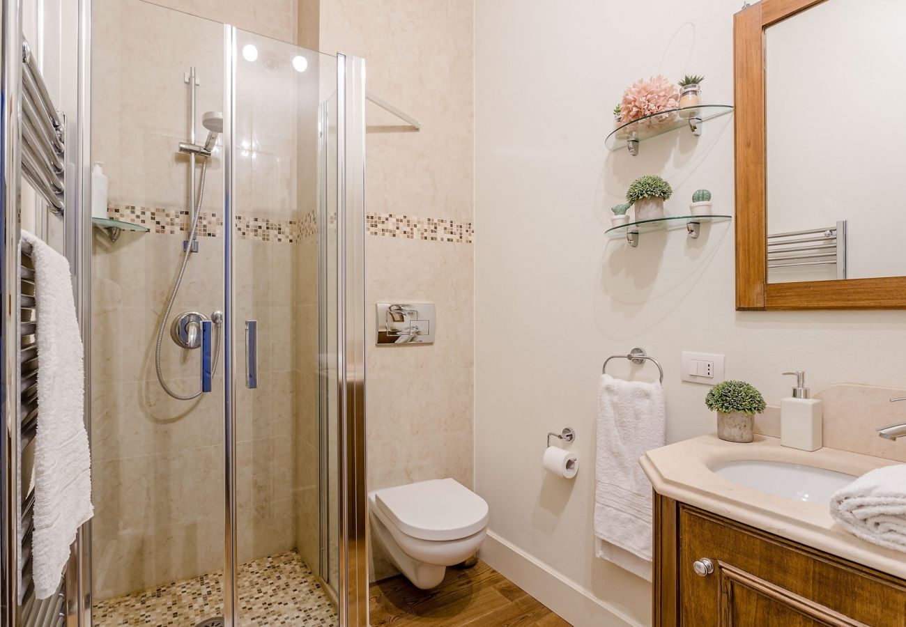 公寓 在 Lucca - 2 Bedrooms 2 Bathrooms Romantic Apartment with Terrace and Parking in Lucca 公寓 在 Lucca - 2 Bedrooms 2 Bathrooms Romantic Apartment with Terrace and Parking in Lucca