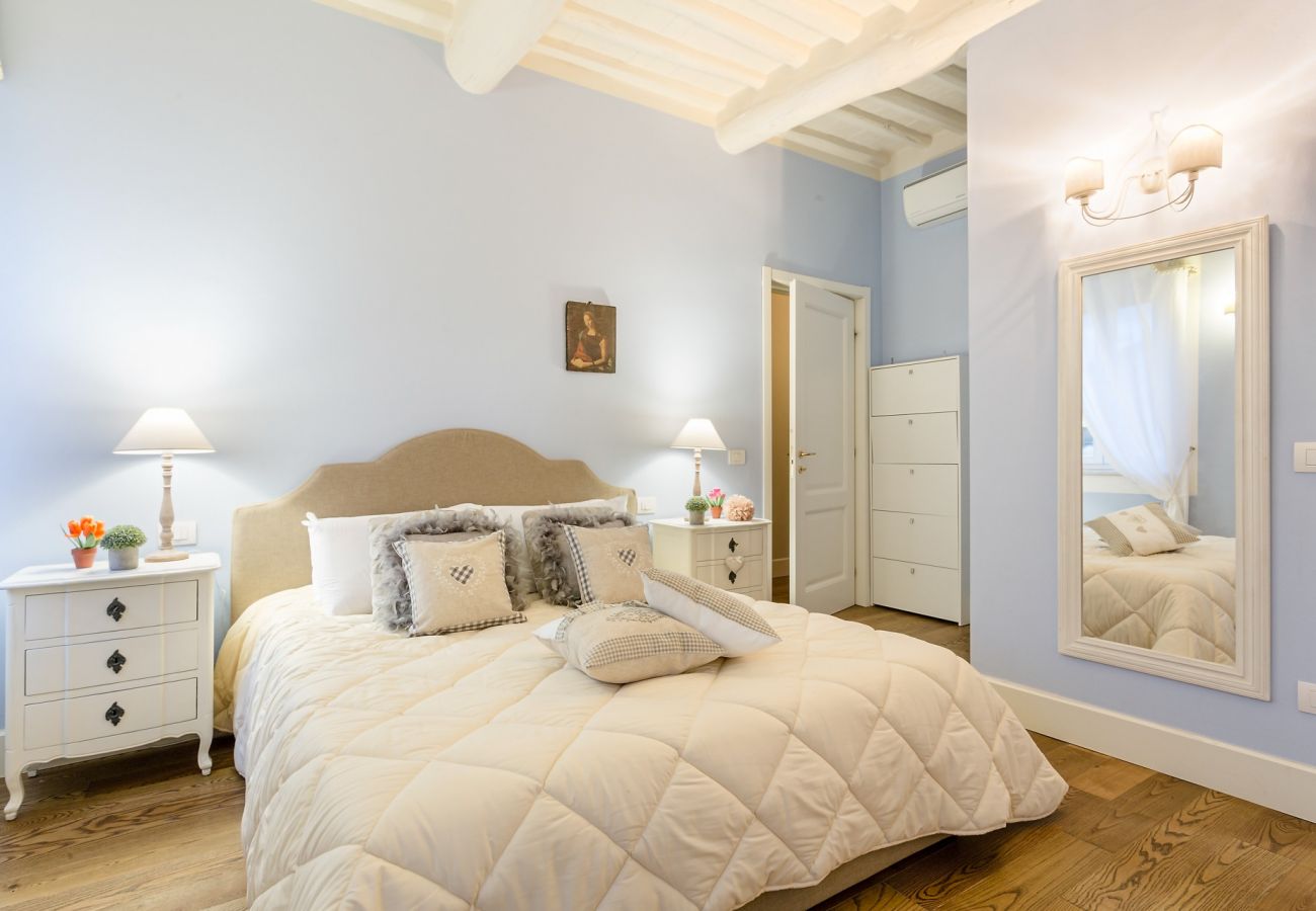 公寓 在 Lucca - 2 Bedrooms 2 Bathrooms Romantic Apartment with Terrace and Parking in Lucca 公寓 在 Lucca - 2 Bedrooms 2 Bathrooms Romantic Apartment with Terrace and Parking in Lucca