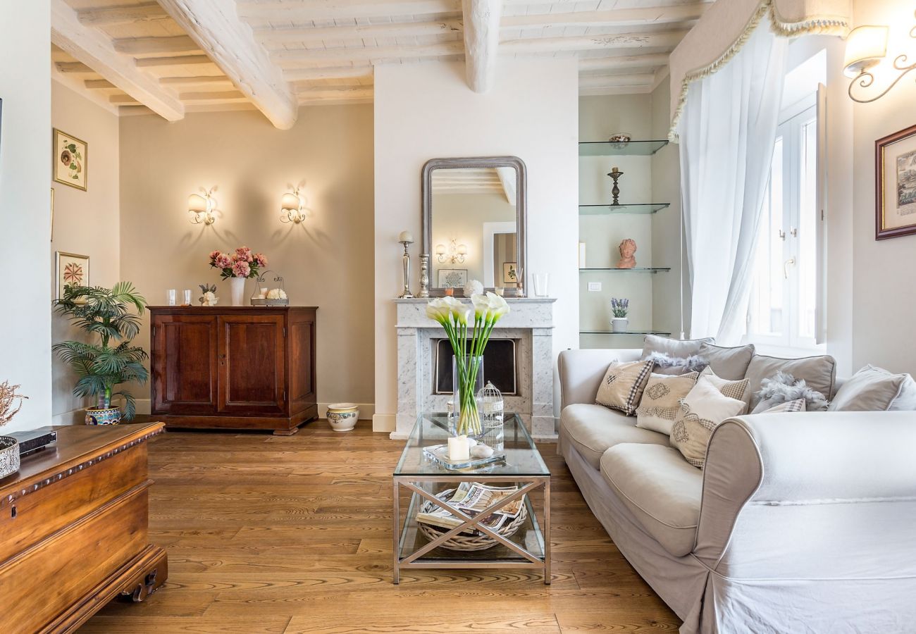 公寓 在 Lucca - 2 Bedrooms 2 Bathrooms Romantic Apartment with Terrace and Parking in Lucca 公寓 在 Lucca - 2 Bedrooms 2 Bathrooms Romantic Apartment with Terrace and Parking in Lucca