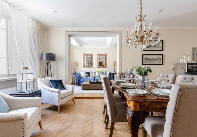  在 Lucca - CASA SAN FREDIANO 3 Luxury Bedrooms and a Charming LUCCA View Inside the Walls