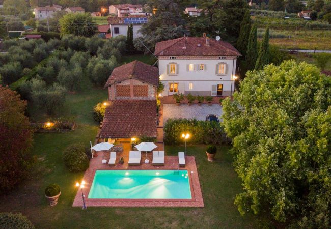  在 Capannori - VILLA CLARA Luxury 5 bedrooms Lakefront Farmhouse Villa with Private Pool on the Lucca Hills