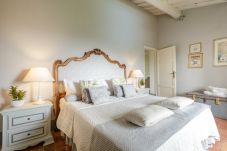 别墅 在 Capannori - ROMANTIC FARMHOUSE VILLA WITH PRIVATE INFINITY POOL AND GREAT VIEWS IN LUCCA