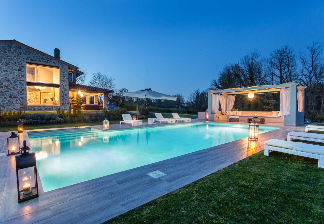 别墅 在 Orentano - VILLA OTTO Luxury Tuscan Farmhouse with Private Pool close to Lucca Pisa Pistoia