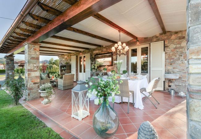 别墅 在 Capannori - VILLA PEMOLA a Luxury Farmhouse with Garden and bikes in Lucca Town 别墅 在 Capannori - VILLA PEMOLA a Luxury Farmhouse with Garden and bikes in Lucca Town