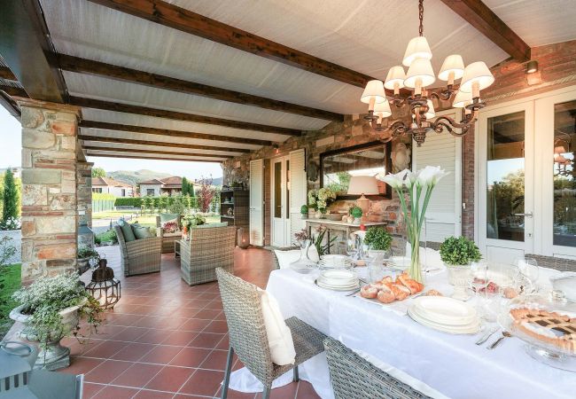 别墅 在 Capannori - VILLA PEMOLA a Luxury Farmhouse with Garden and bikes in Lucca Town 别墅 在 Capannori - VILLA PEMOLA a Luxury Farmhouse with Garden and bikes in Lucca Town