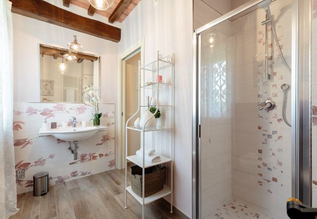 别墅 在 Capannori - VILLA PEMOLA a Luxury Farmhouse with Garden and bikes in Lucca Town 别墅 在 Capannori - VILLA PEMOLA a Luxury Farmhouse with Garden and bikes in Lucca Town