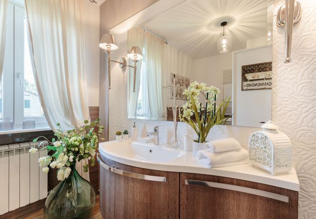 别墅 在 Capannori - VILLA PEMOLA a Luxury Farmhouse with Garden and bikes in Lucca Town 别墅 在 Capannori - VILLA PEMOLA a Luxury Farmhouse with Garden and bikes in Lucca Town