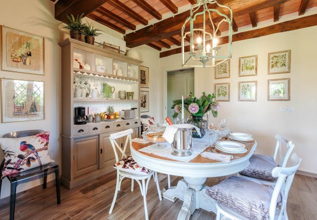 别墅 在 Capannori - VILLA PEMOLA a Luxury Farmhouse with Garden and bikes in Lucca Town 别墅 在 Capannori - VILLA PEMOLA a Luxury Farmhouse with Garden and bikes in Lucca Town