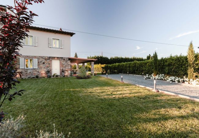 别墅 在 Capannori - VILLA PEMOLA a Luxury Farmhouse with Garden and bikes in Lucca Town 别墅 在 Capannori - VILLA PEMOLA a Luxury Farmhouse with Garden and bikes in Lucca Town