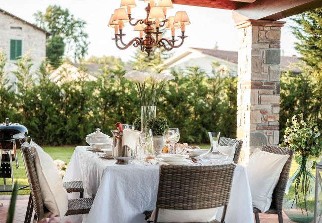 别墅 在 Capannori - VILLA PEMOLA a Luxury Farmhouse with Garden and bikes in Lucca Town 别墅 在 Capannori - VILLA PEMOLA a Luxury Farmhouse with Garden and bikes in Lucca Town
