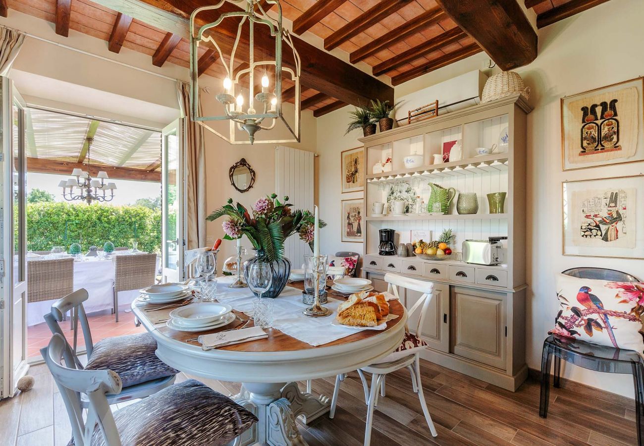 别墅 在 Capannori - VILLA PEMOLA a Luxury Farmhouse with Garden and bikes in Lucca Town 别墅 在 Capannori - VILLA PEMOLA a Luxury Farmhouse with Garden and bikes in Lucca Town