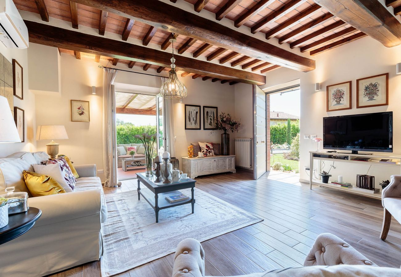 别墅 在 Capannori - VILLA PEMOLA a Luxury Farmhouse with Garden and bikes in Lucca Town 别墅 在 Capannori - VILLA PEMOLA a Luxury Farmhouse with Garden and bikes in Lucca Town