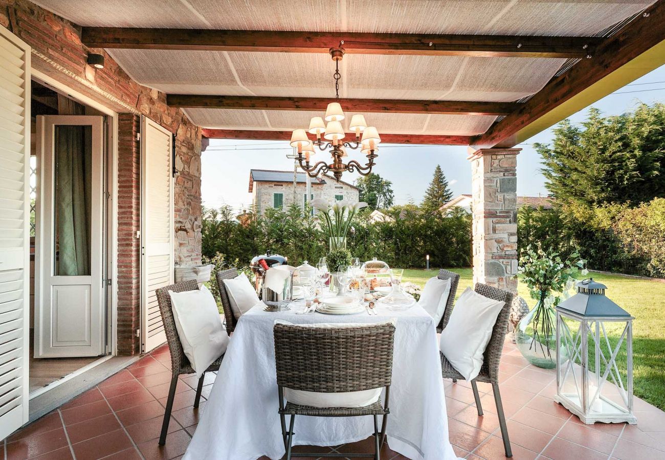 别墅 在 Capannori - VILLA PEMOLA a Luxury Farmhouse with Garden and bikes in Lucca Town 别墅 在 Capannori - VILLA PEMOLA a Luxury Farmhouse with Garden and bikes in Lucca Town