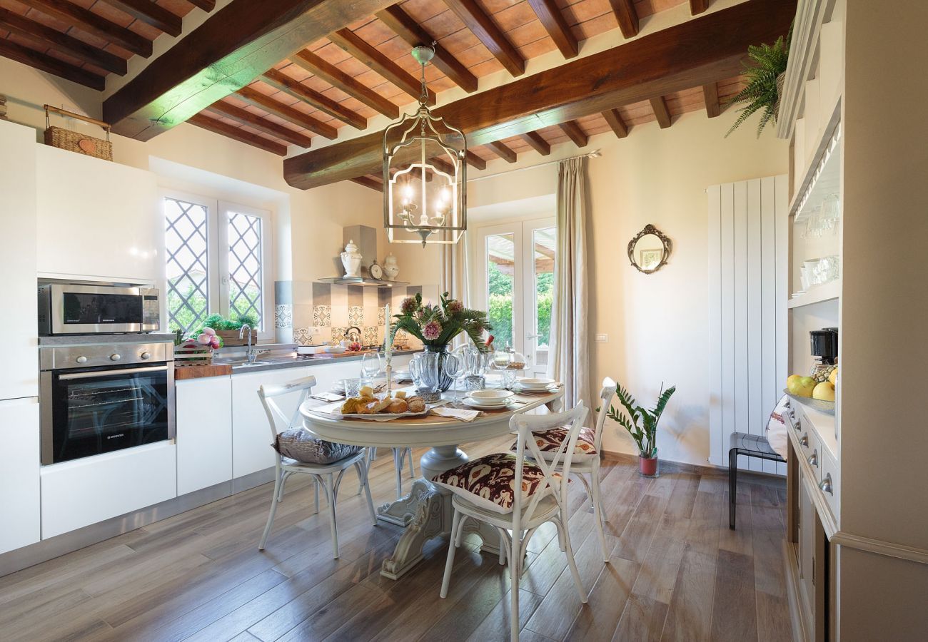 别墅 在 Capannori - VILLA PEMOLA a Luxury Farmhouse with Garden and bikes in Lucca Town 别墅 在 Capannori - VILLA PEMOLA a Luxury Farmhouse with Garden and bikes in Lucca Town