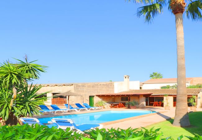  在 Campos - Emilia 422 fantástica villa con piscina privada, gran terraza con jardín y WiFi