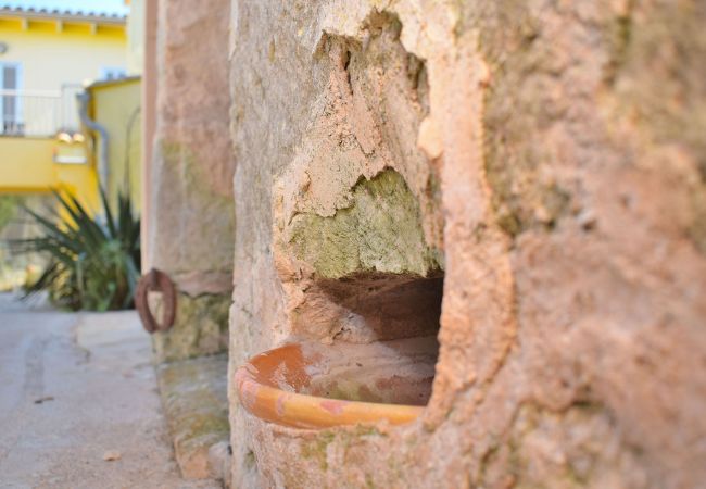 房屋 在 Muro - Casa de Pueblo 015 con piscina privada, jardín, terraza, barbacoa y WiFi 房屋 在 Muro - Casa de Pueblo 015 con piscina privada, jardín, terraza, barbacoa y WiFi