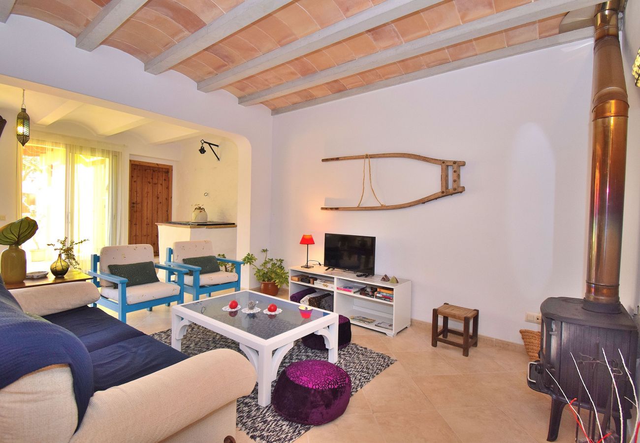 房屋 在 Muro - Casa de Pueblo 015 con piscina privada, jardín, terraza, barbacoa y WiFi 房屋 在 Muro - Casa de Pueblo 015 con piscina privada, jardín, terraza, barbacoa y WiFi