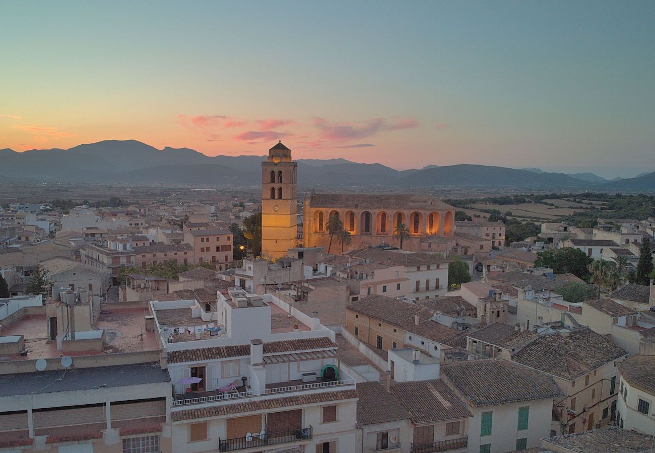 房屋 在 Muro - Casa de Pueblo 015 con piscina privada, jardín, terraza, barbacoa y WiFi 房屋 在 Muro - Casa de Pueblo 015 con piscina privada, jardín, terraza, barbacoa y WiFi
