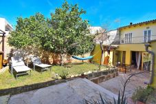 房屋 在 Muro - Casa de Pueblo 015 con piscina privada, jardín, terraza, barbacoa y WiFi