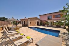 别墅 在 Muro - Biniaco 239 magnífica villa con piscina privada, gran zona exterior, barbacoa y aire acondicionado