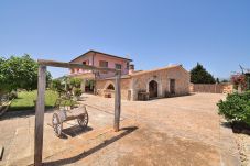 别墅 在 Muro - Biniaco 239 magnífica villa con piscina privada, gran zona exterior, barbacoa y aire acondicionado