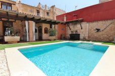 别墅 在 Muro - Can Bassa 243 fantástica villa con piscina privada, terraza, barbacoa y aire acondicionado
