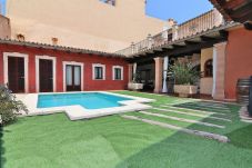 别墅 在 Muro - Can Bassa 243 fantástica villa con piscina privada, terraza, barbacoa y aire acondicionado