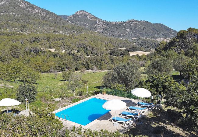  在 Selva - Cantabou 014 magnífica finca con piscina privada, gran jardín, barbacoa y aire acondicionado