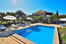 别墅 在 Selva - Cantabou 014 magnífica finca con piscina privada, gran jardín, barbacoa y aire acondicionado
