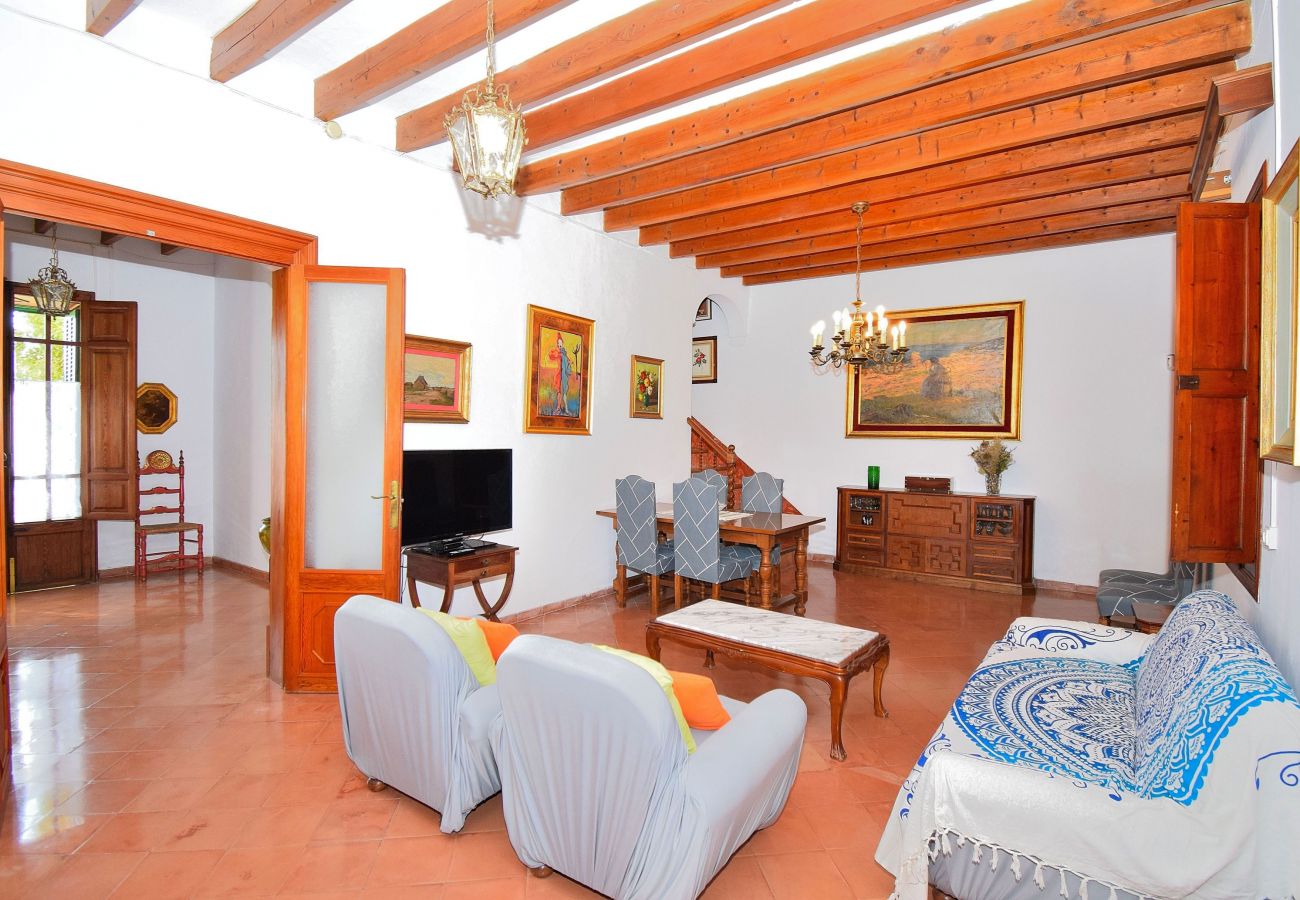 房屋 在 Sineu - Ca S'Escolà 175 tradicional casa mallorquina con jardín, gran barbacoa y WiFi 房屋 在 Sineu - Ca S'Escolà 175 tradicional casa mallorquina con jardín, gran barbacoa y WiFi