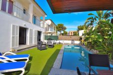 Townhouse 在 Playa de Muro - Siulador 107 fantástica villa con piscina privada, terraza, mesa de billar, ping pong y aire acondicionado