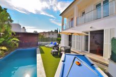 Townhouse 在 Playa de Muro - Siulador 107 fantástica villa con piscina privada, terraza, mesa de billar, ping pong y aire acondicionado