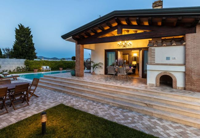 别墅 在 Viareggio - The Luxury Beach Villa with shared Swimming Pool, between Viareggio and Torre del Lago Puccini 别墅 在 Viareggio - The Luxury Beach Villa with shared Swimming Pool, between Viareggio and Torre del Lago Puccini