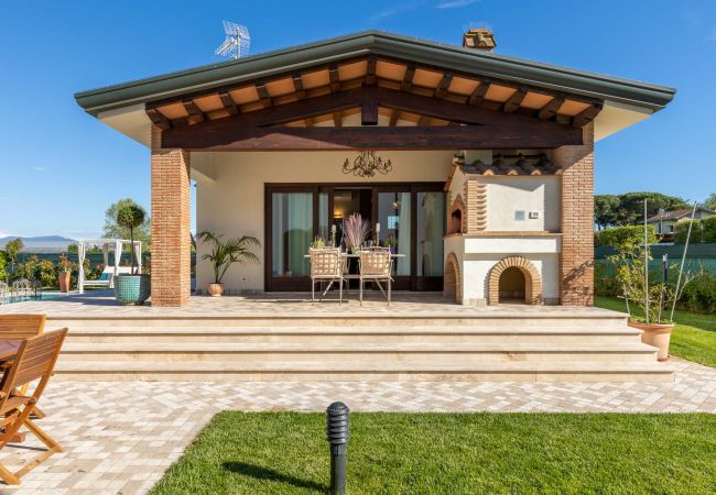 别墅 在 Viareggio - The Luxury Beach Villa with shared Swimming Pool, between Viareggio and Torre del Lago Puccini 别墅 在 Viareggio - The Luxury Beach Villa with shared Swimming Pool, between Viareggio and Torre del Lago Puccini