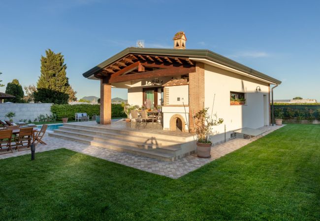别墅 在 Viareggio - The Luxury Beach Villa with shared Swimming Pool, between Viareggio and Torre del Lago Puccini 别墅 在 Viareggio - The Luxury Beach Villa with shared Swimming Pool, between Viareggio and Torre del Lago Puccini