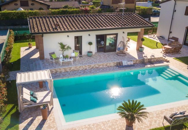 别墅 在 Viareggio - The Luxury Beach Villa with shared Swimming Pool, between Viareggio and Torre del Lago Puccini 别墅 在 Viareggio - The Luxury Beach Villa with shared Swimming Pool, between Viareggio and Torre del Lago Puccini