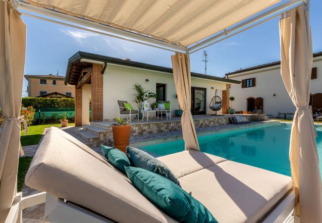 别墅 在 Viareggio - The Luxury Beach Villa with shared Swimming Pool, between Viareggio and Torre del Lago Puccini 别墅 在 Viareggio - The Luxury Beach Villa with shared Swimming Pool, between Viareggio and Torre del Lago Puccini