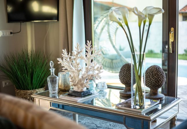 别墅 在 Viareggio - The Luxury Beach Villa with shared Swimming Pool, between Viareggio and Torre del Lago Puccini 别墅 在 Viareggio - The Luxury Beach Villa with shared Swimming Pool, between Viareggio and Torre del Lago Puccini