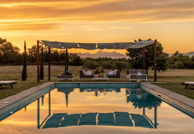 别墅 在 Orentano - IL CONTE Luxury Tuscany 3 bedrooms Farmhouse Villa with Private Pool and SPA in Orentano 别墅 在 Orentano - IL CONTE Luxury Tuscany 3 bedrooms Farmhouse Villa with Private Pool and SPA in Orentano