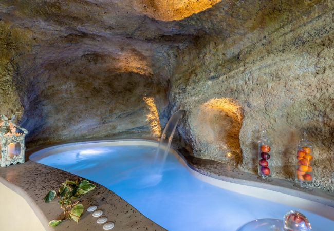 别墅 在 Orentano - IL CONTE Luxury Tuscany 3 bedrooms Farmhouse Villa with Private Pool and SPA in Orentano 别墅 在 Orentano - IL CONTE Luxury Tuscany 3 bedrooms Farmhouse Villa with Private Pool and SPA in Orentano