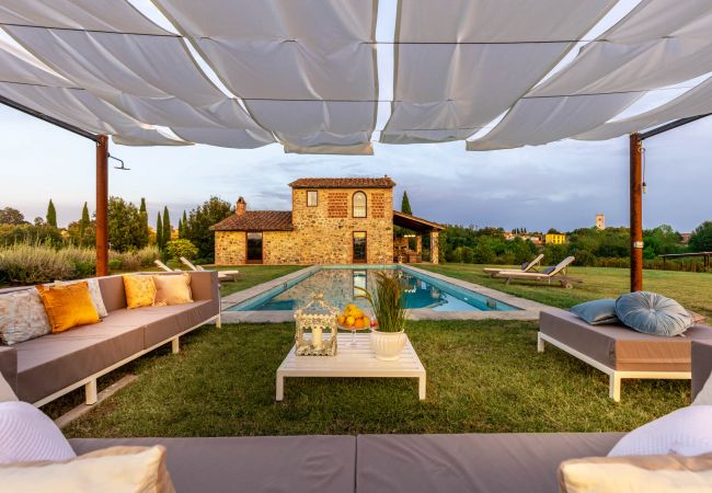 别墅 在 Orentano - IL CONTE Luxury Tuscany 3 bedrooms Farmhouse Villa with Private Pool and SPA in Orentano 别墅 在 Orentano - IL CONTE Luxury Tuscany 3 bedrooms Farmhouse Villa with Private Pool and SPA in Orentano